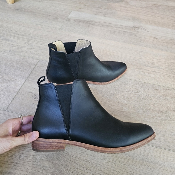 Nisolo Peruvian Leather Eva Everyday Chelsea Boots - Picture 14 of 16
